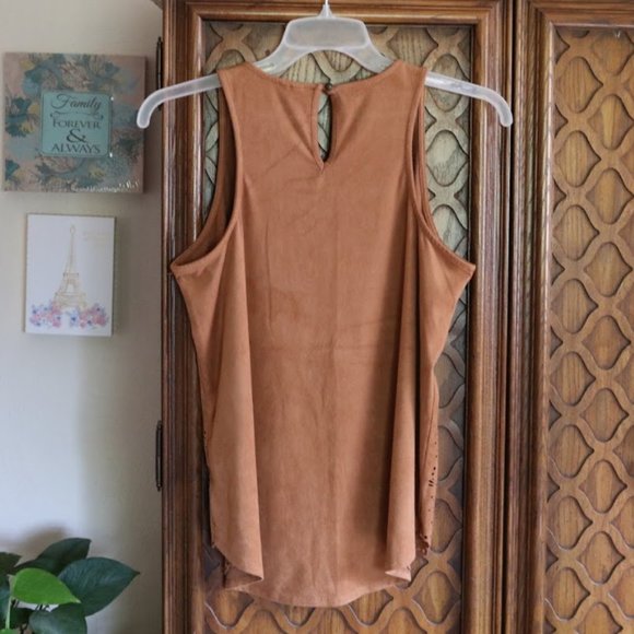 Red Camel Sleeveless Faux Suede Laser Cut Out Scalloped Hem Top - M - Picture 5 of 12